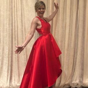 Meet your Posher, Chrissy